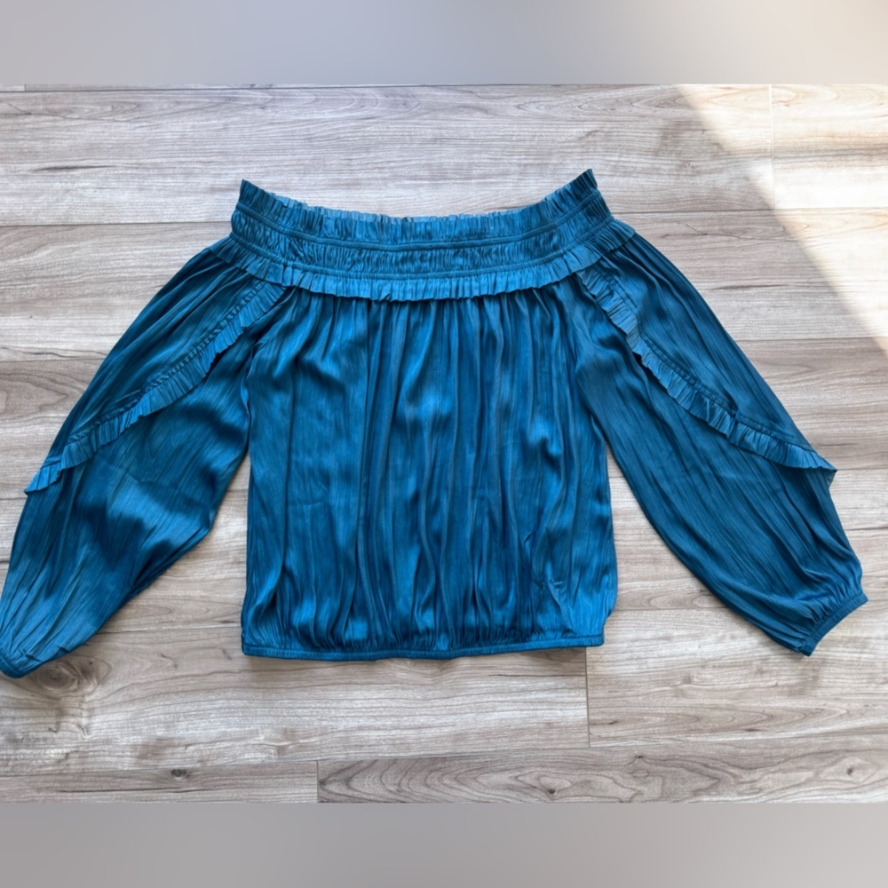 Evereve Teal Amari Off Shoulder Pleated Blouse women’s shirt Size Medium - Picture 10 of 11